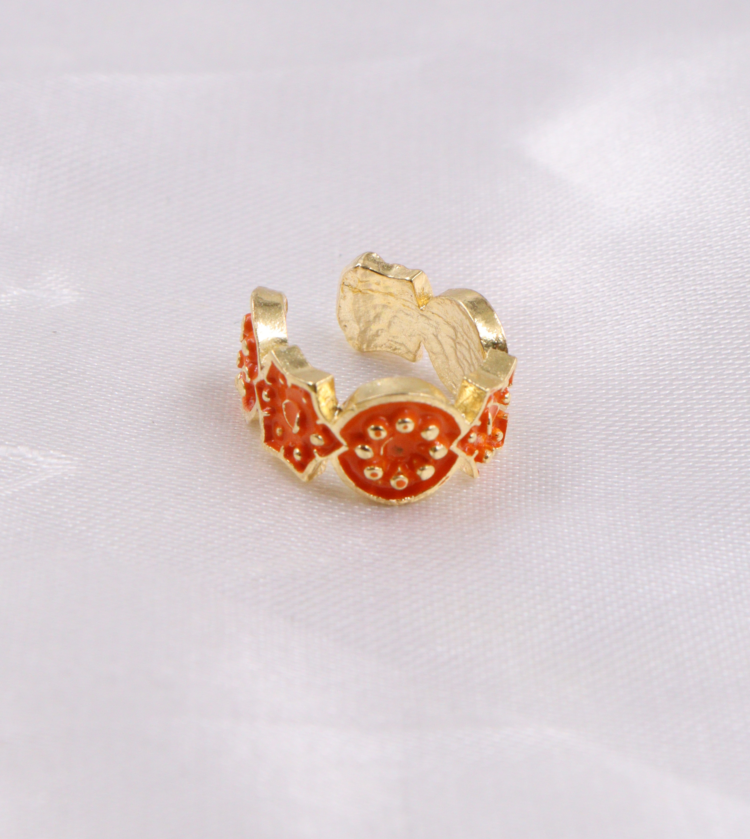 EG-098 EARCUFFS BAÑO DE ORO FLORES