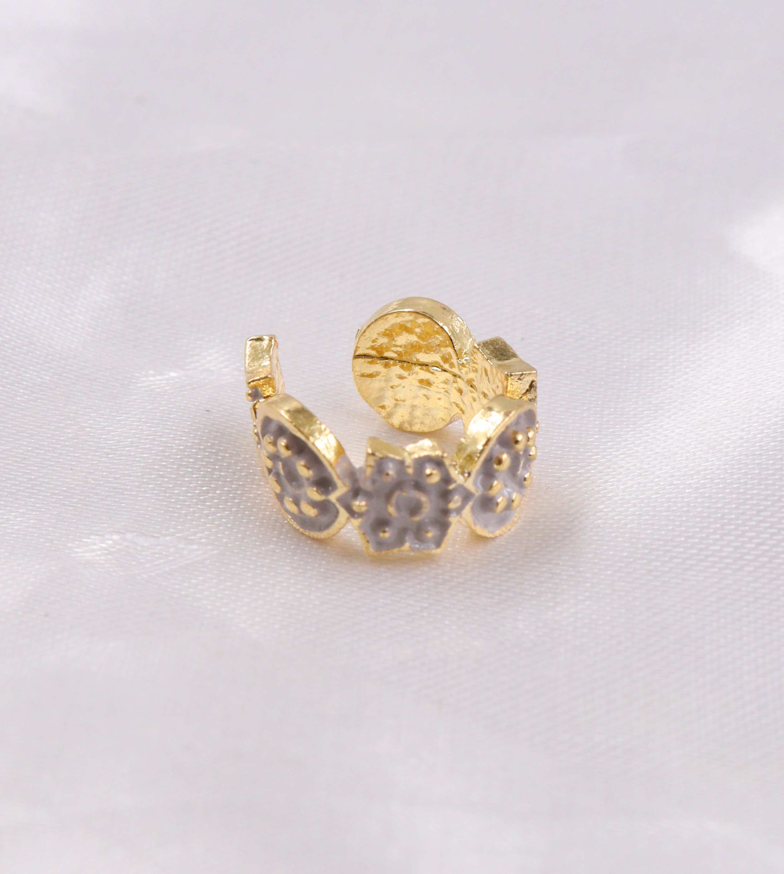 EG-098 EARCUFFS BAÑO DE ORO FLORES