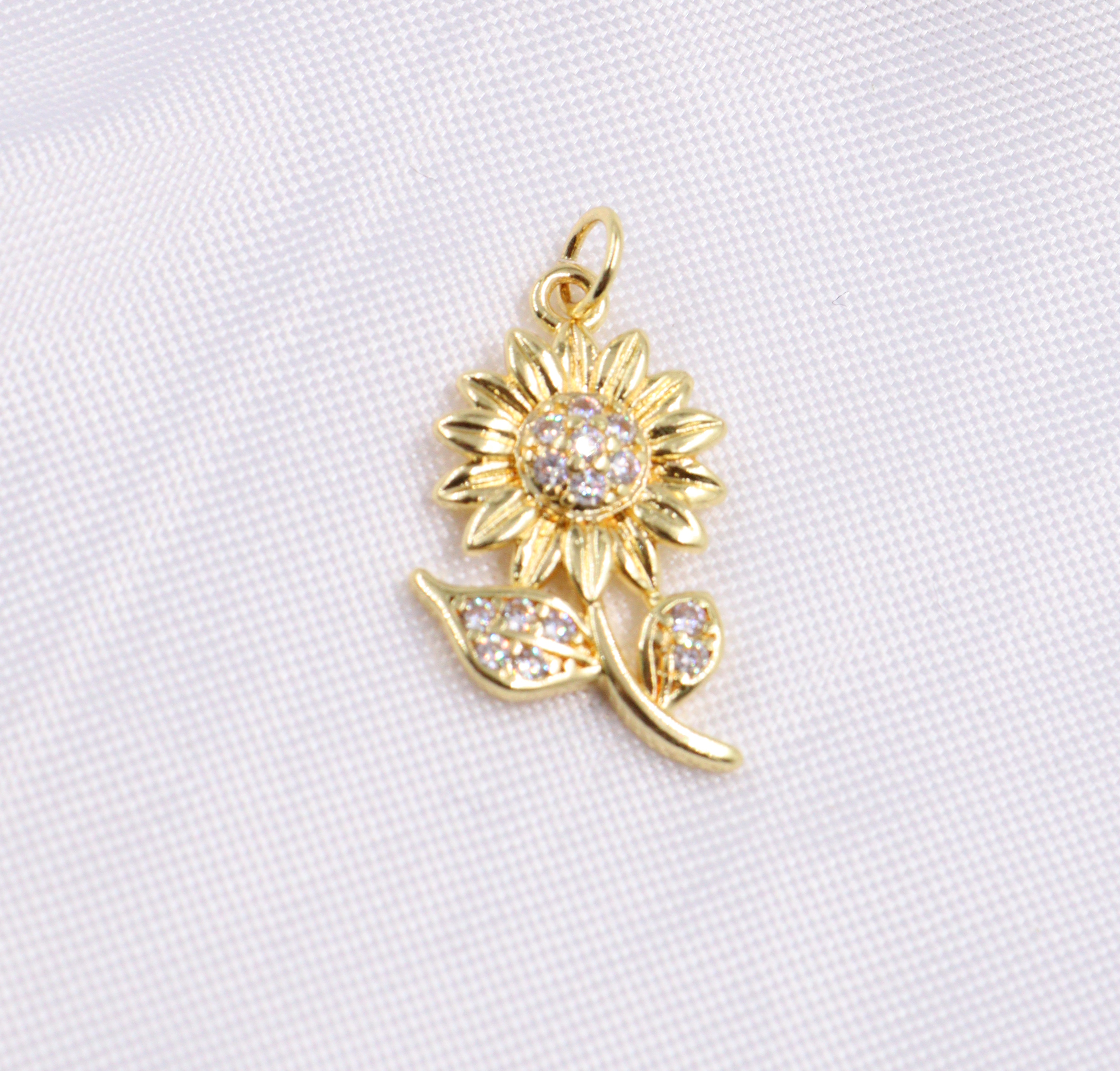 DIJE FLOR BLANCA BAÑO EN RODIO