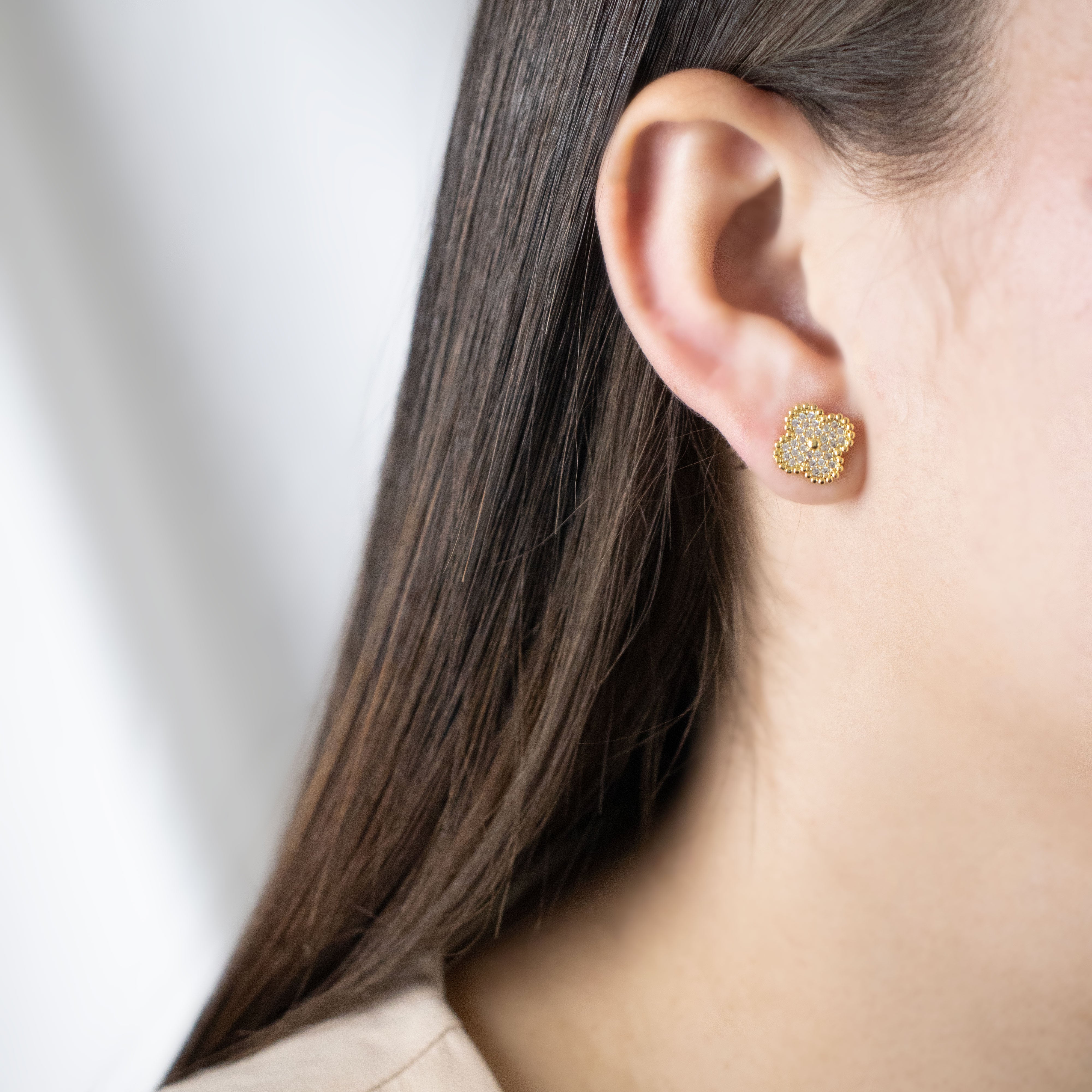 TOPO TREBOL CIRCONES PLATEADO BAÑO EN RODIO