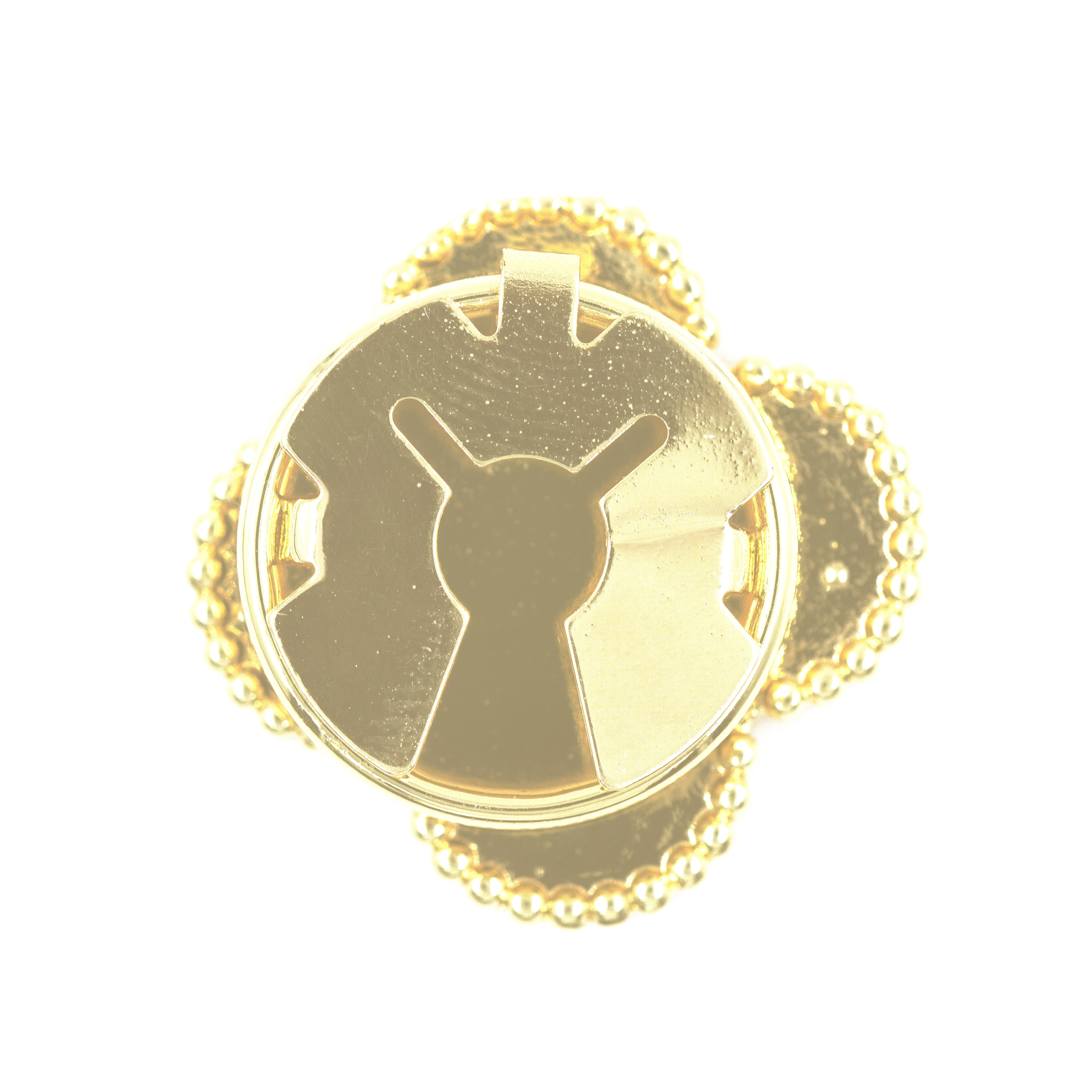 PIN TREBOL DORADO BAÑO EN RODIO