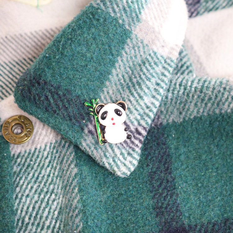 PIN PANDA CON BAMBU BAÑO EN RODIO