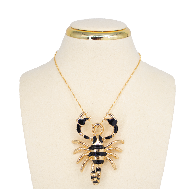 DIJE ALACRAN DORADO BAÑO EN RODIO