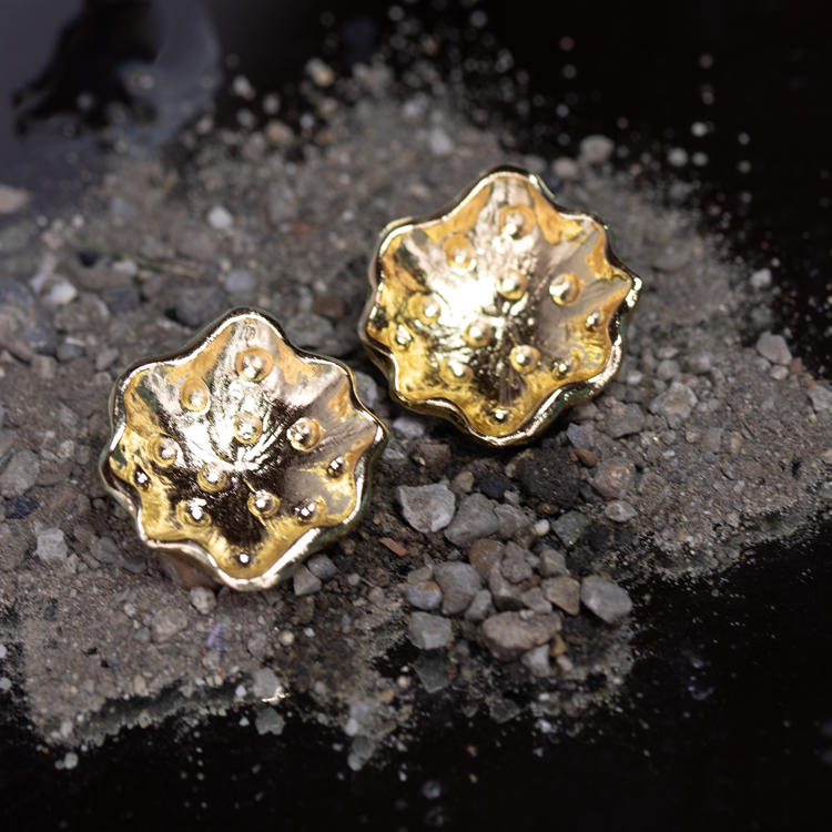 TOPO HOJA MARINA DORADO BAÑO EN ORO