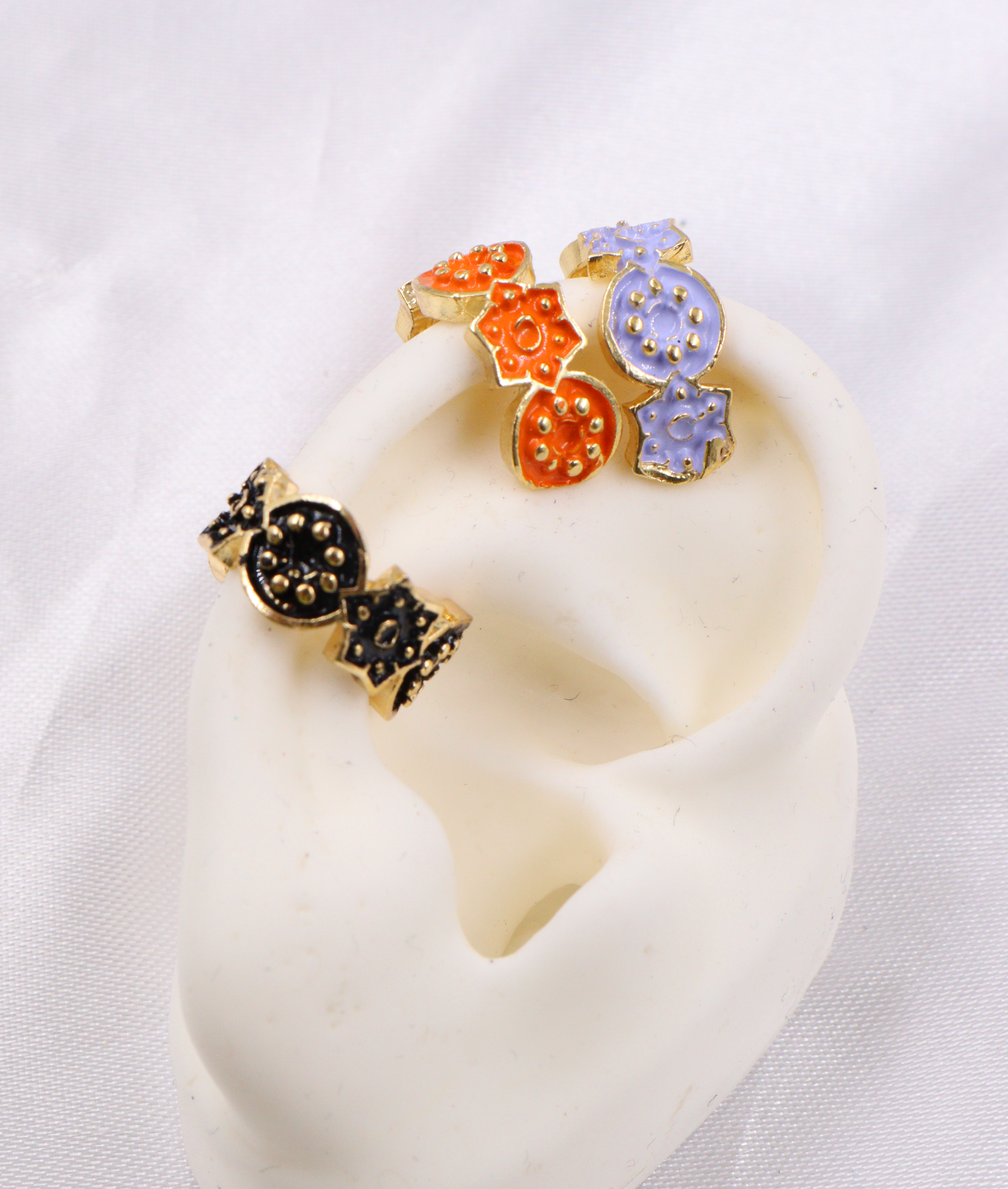 EG-098 EARCUFFS EN GOLDFIELD FLORES