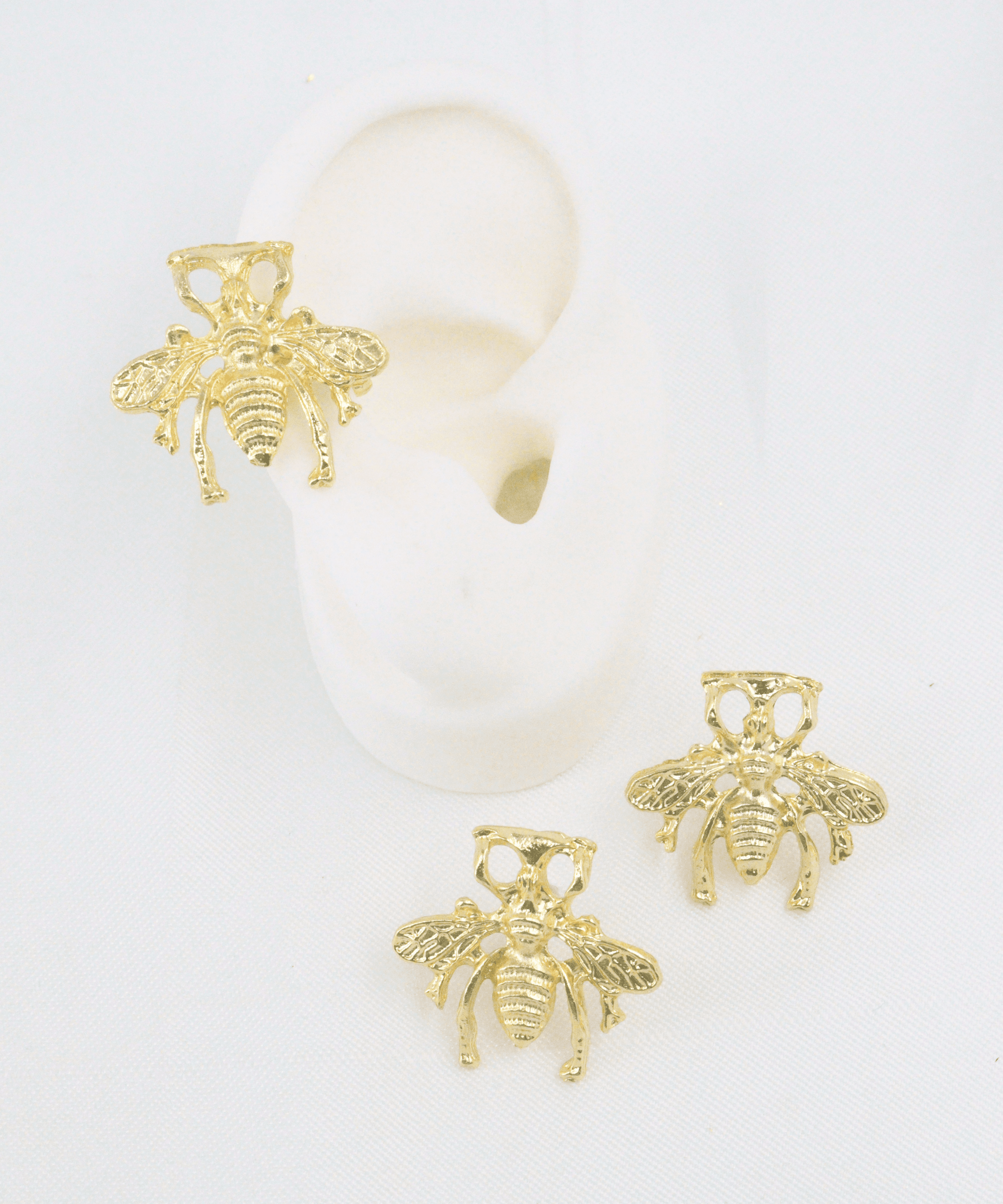 EARCUFF Y TOPOS ABEJA BAÑO DE ORO