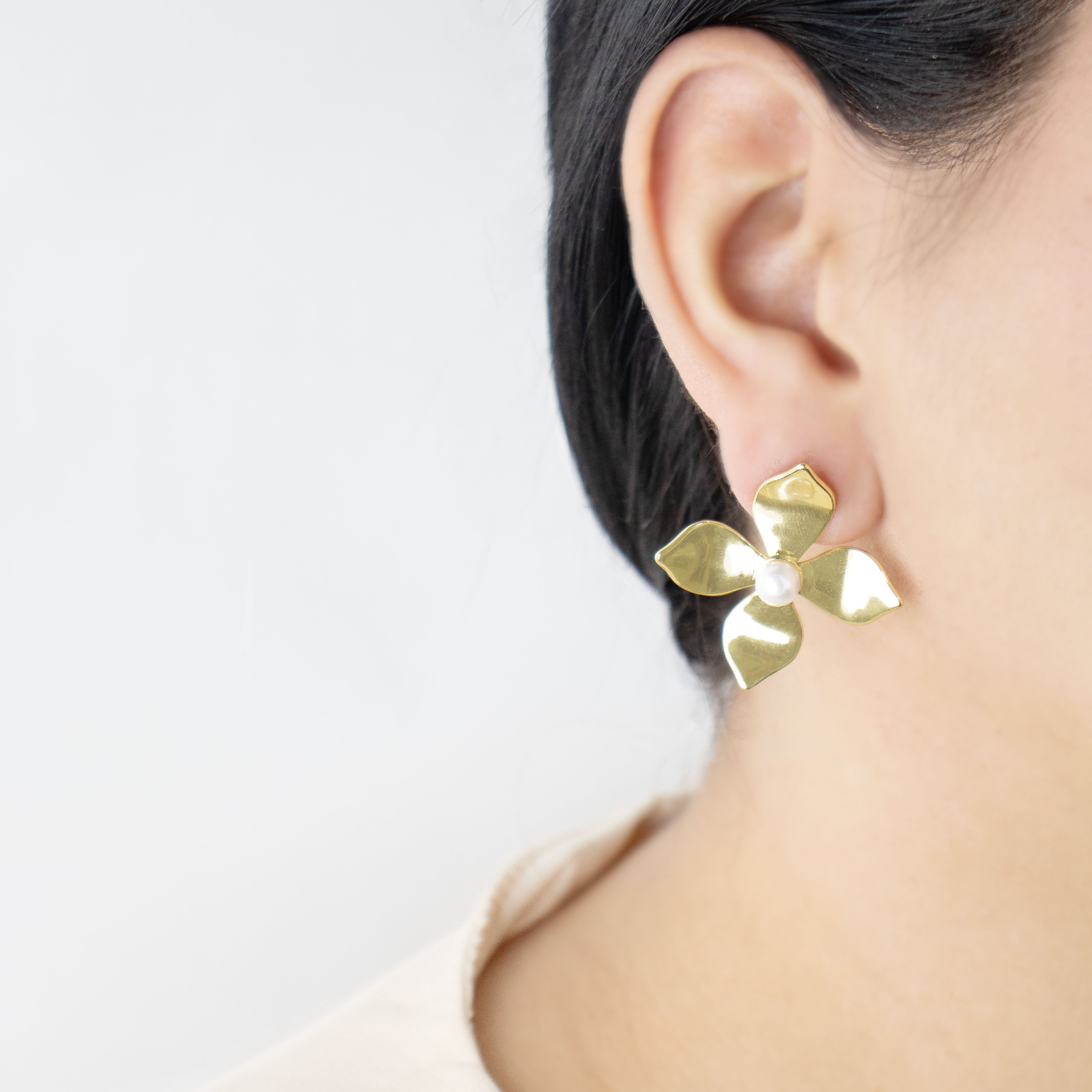 TOPO FLOR CON PERLA BAÑO EN RODIO