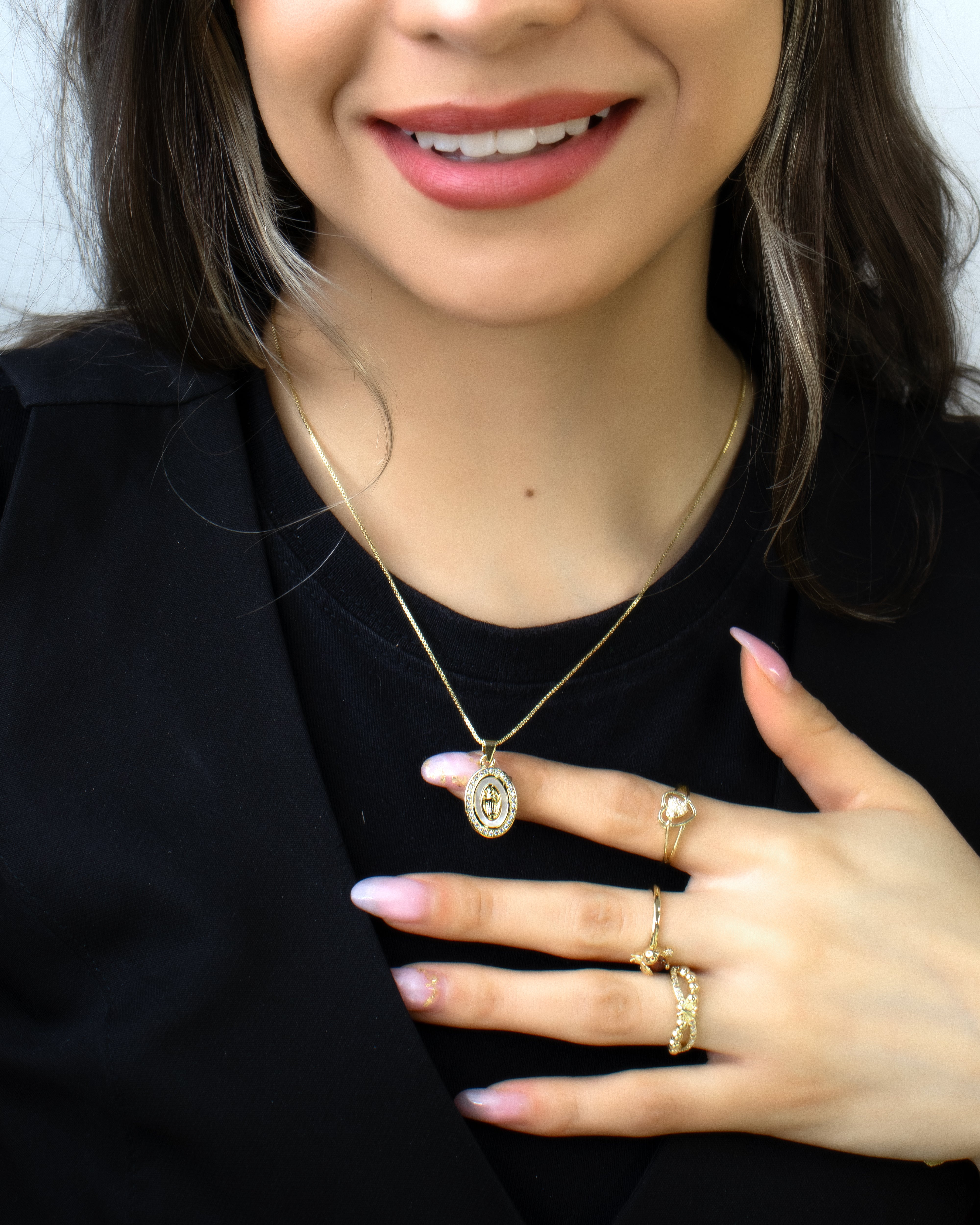 DIJE VIRGEN FONDO BLANCO  BAÑO EN RODIO