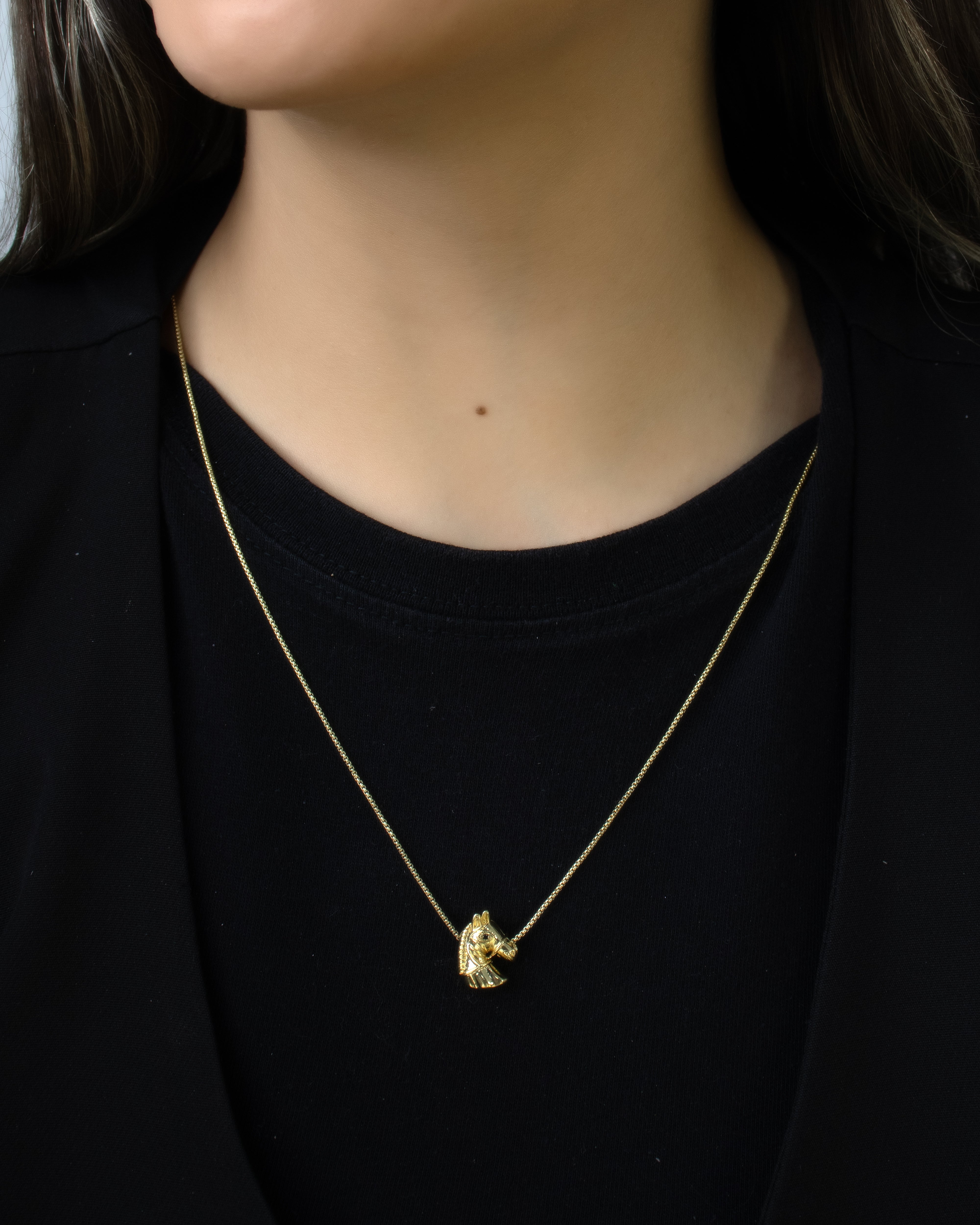 DIJE CABALLO DORADO BAÑO EN RODIO