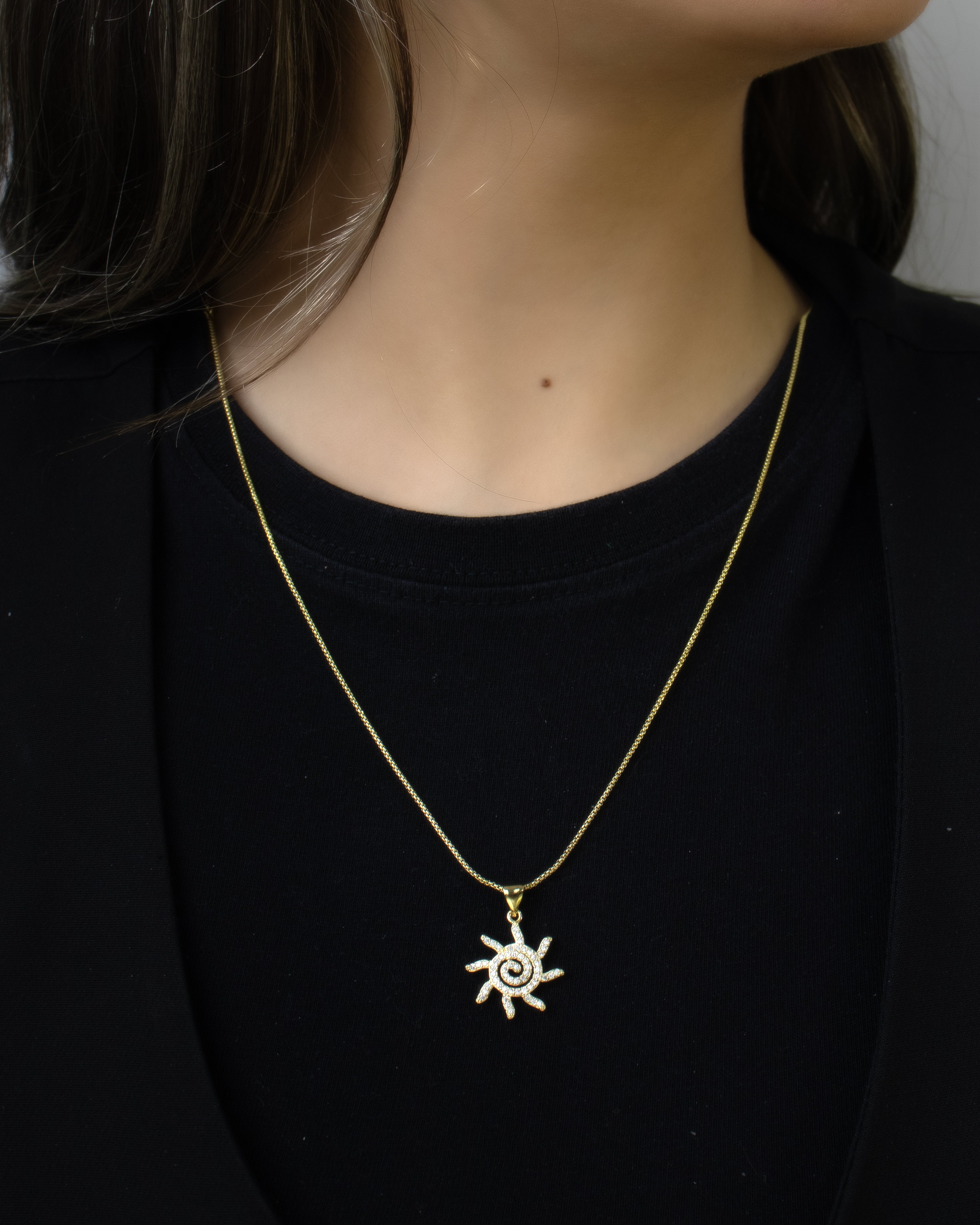 DIJE SOL CIRCONADO BAÑO EN RODIO