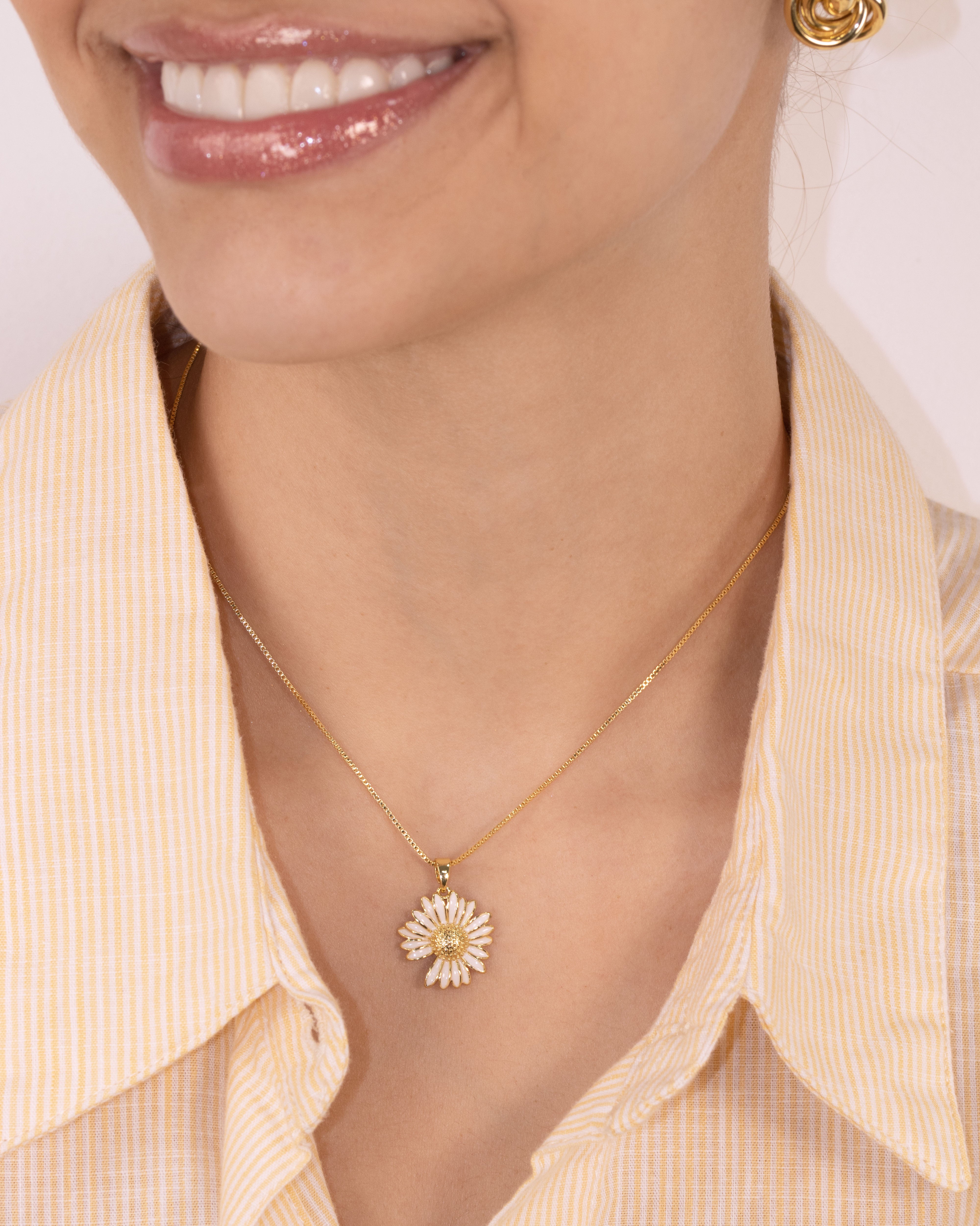 DIJE MARGARITA GRANDE BAÑO EN RODIO