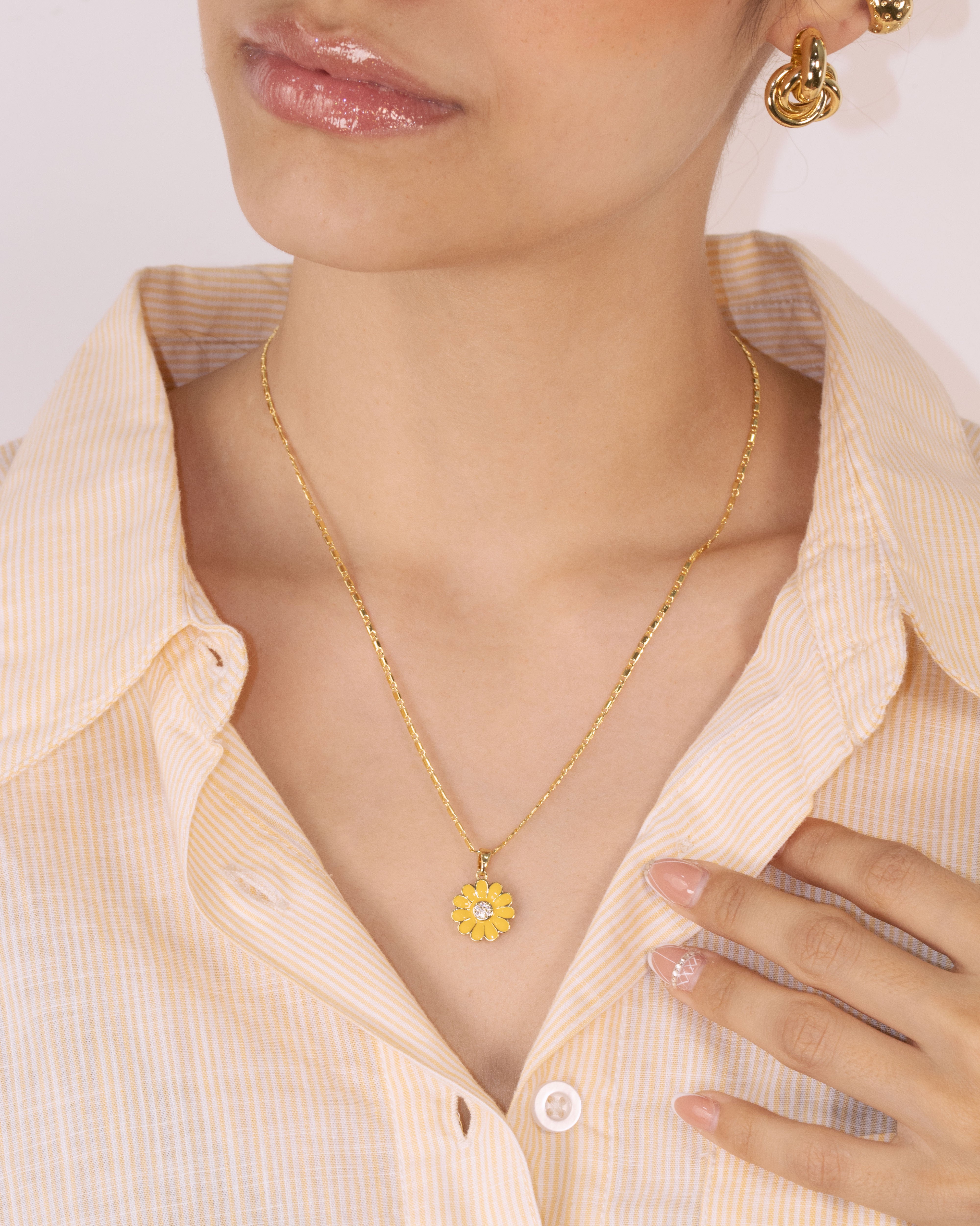 DIJE FLOR AMARILLA BAÑO EN RODIO