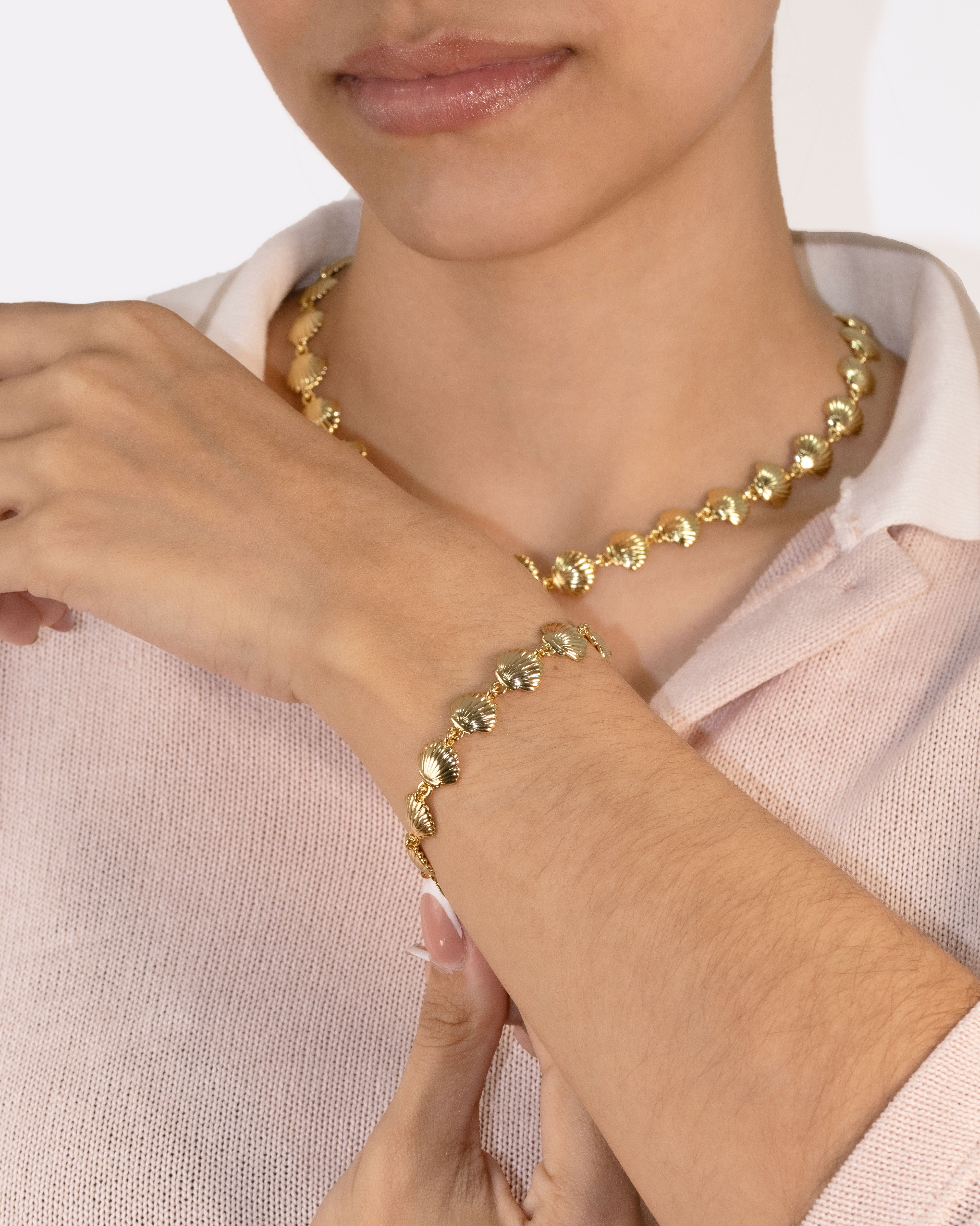 PULSERA CONCHAS LISAS BAÑO EN RODIO