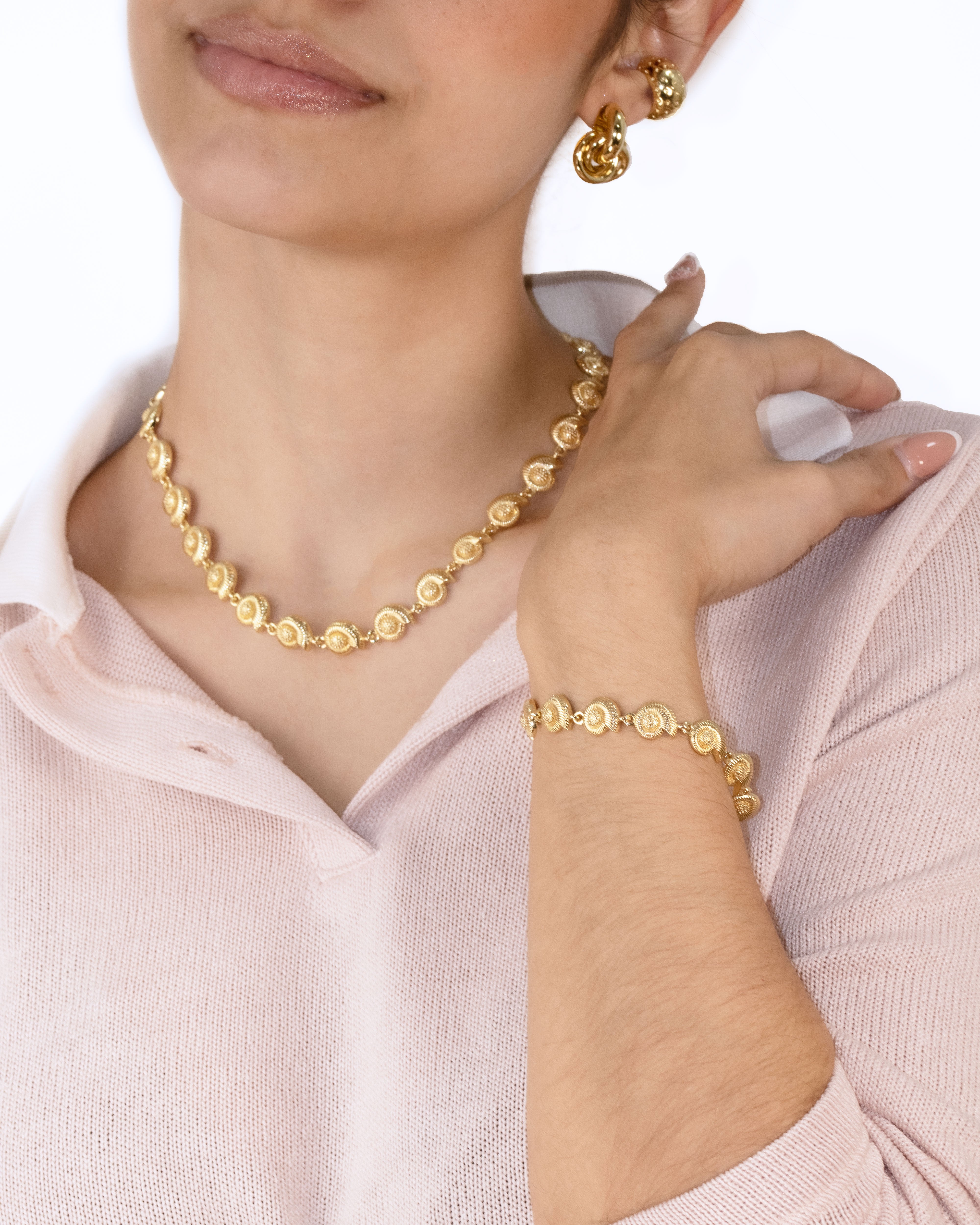 PULSERA CARACOL DORADO MEDIANO BAÑO EN RODIO