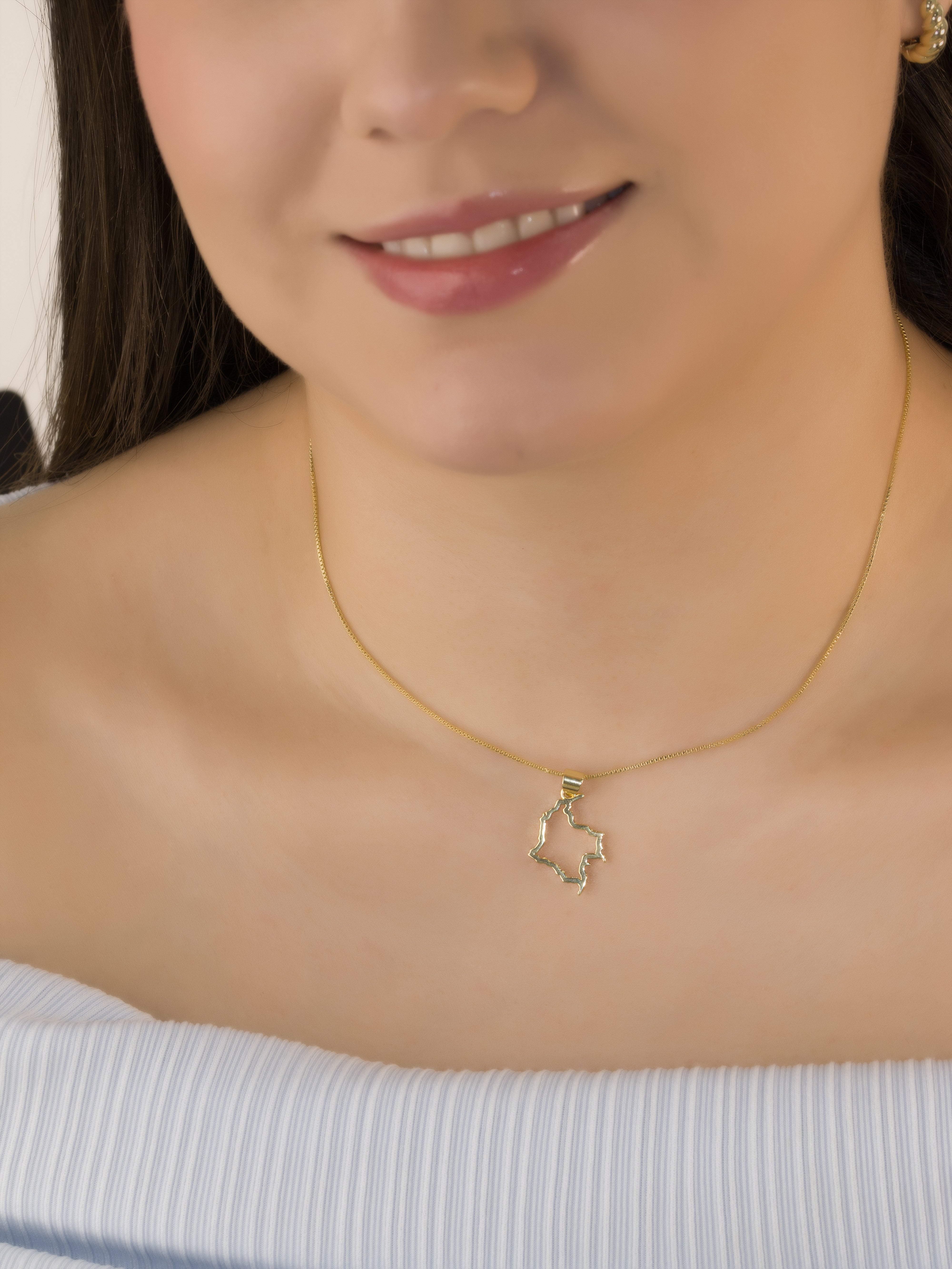 DIJE COLOMBIA SILUETA DORADA BAÑO EN RODIO