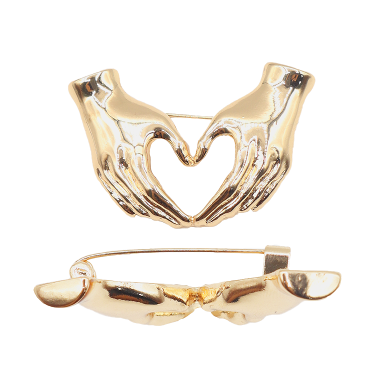 PIN SILUETA CORAZON MANO DORADA BAÑO EN RODIO