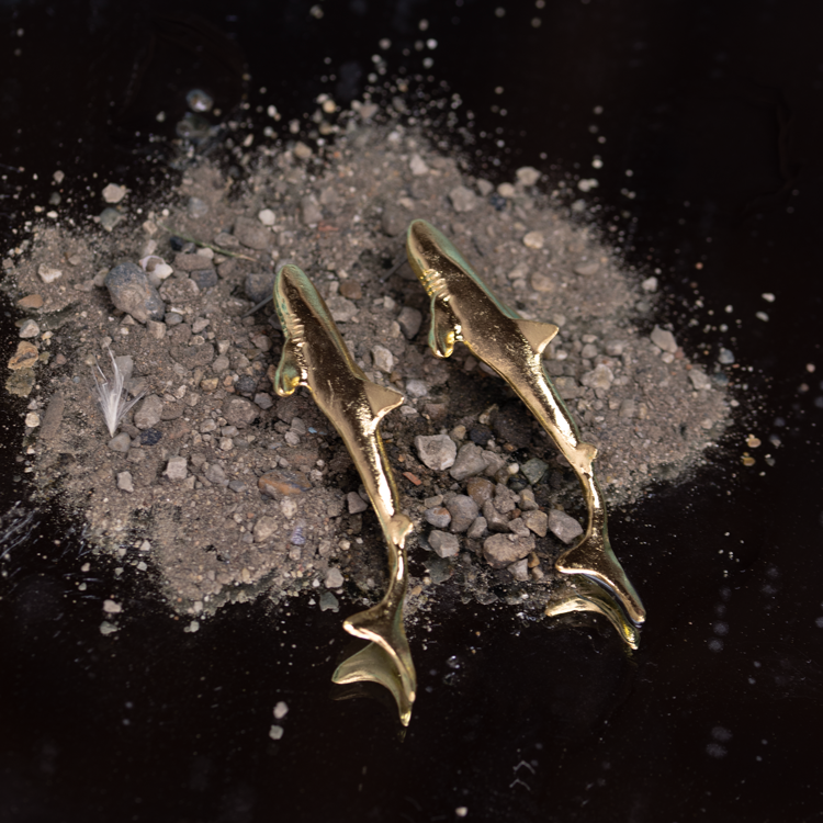 TOPO TIBURON DORADO BAÑO EN ORO