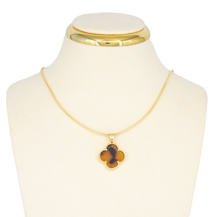 DIJE TREBOL MARMOL BAÑO EN RODIO