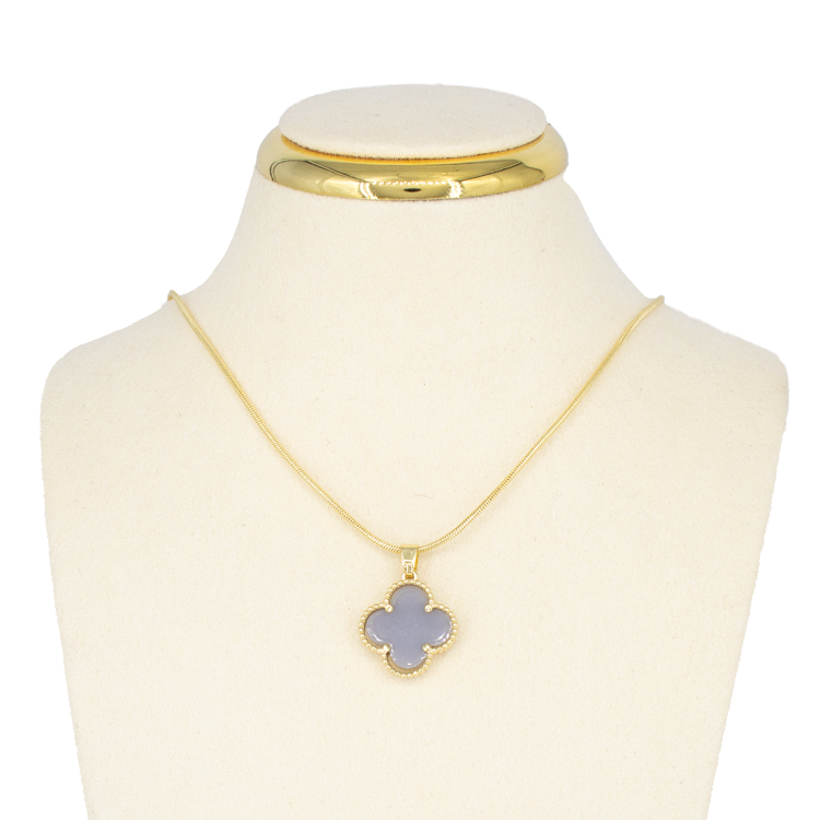 DIJE TREBOL BLANCO LISO BAÑO EN RODIO